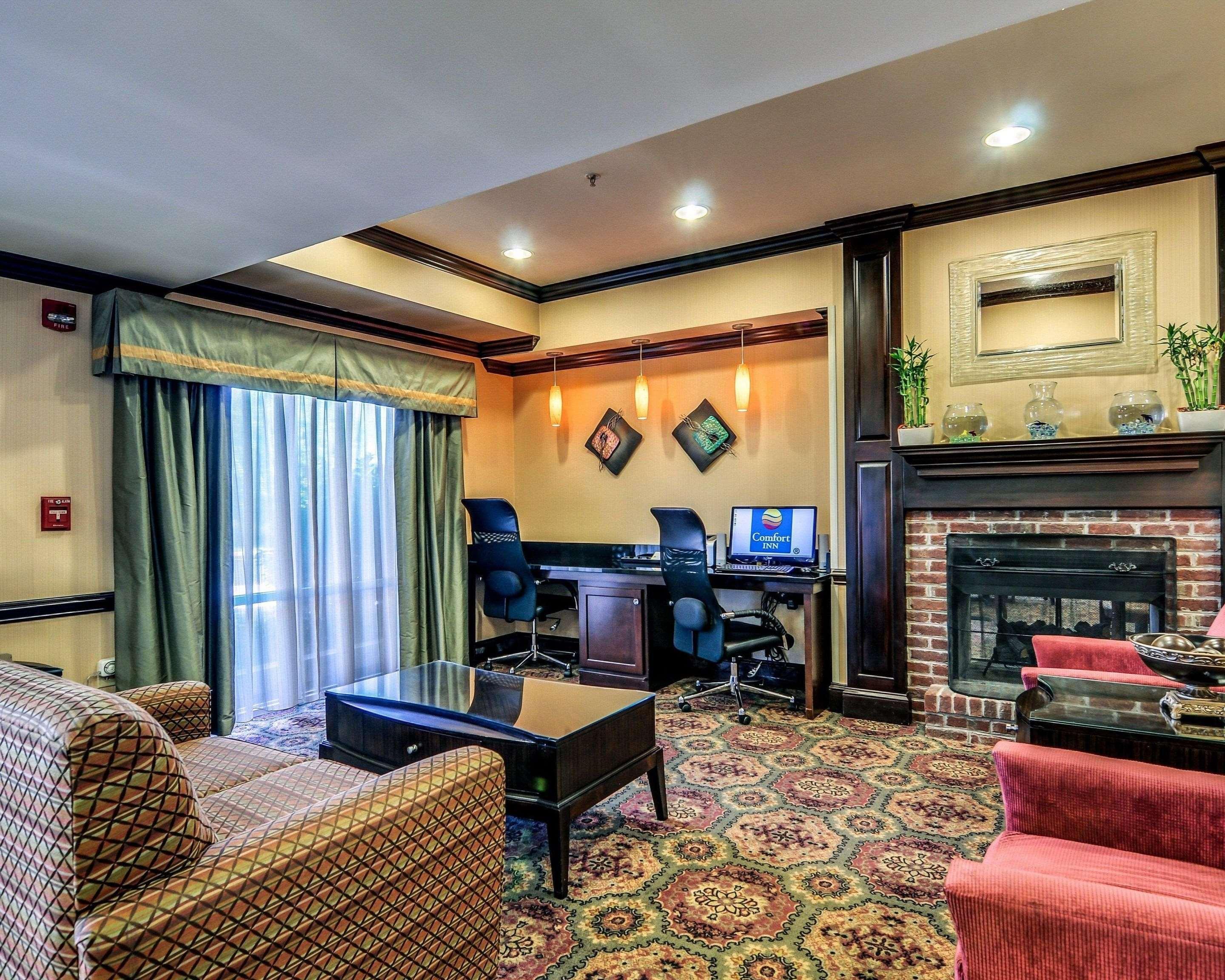 Comfort Inn & Suites Hillsville I-77 Экстерьер фото